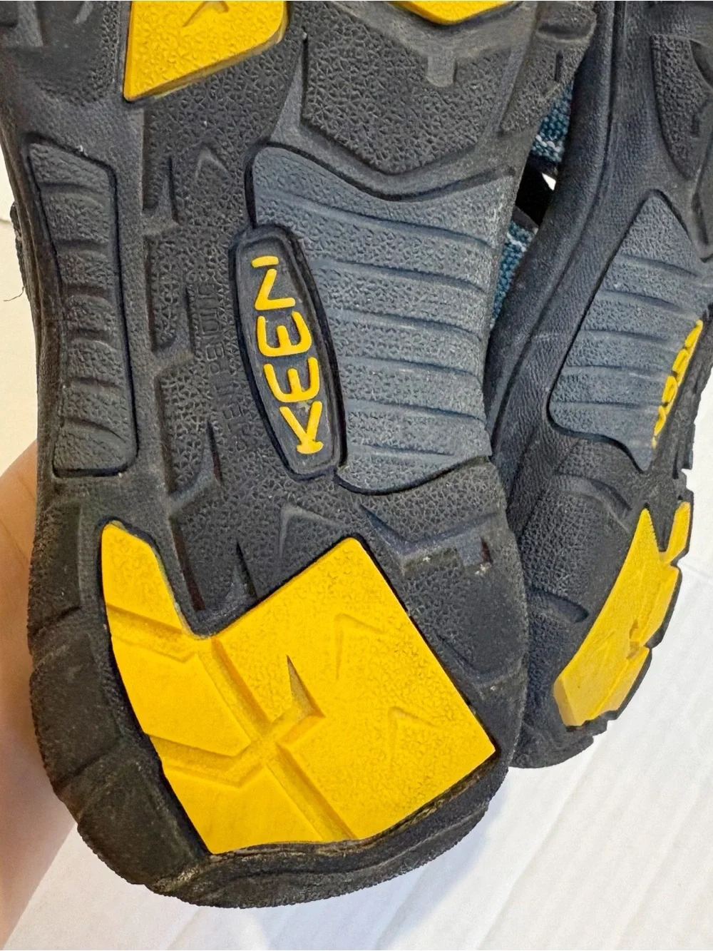 Keen Newport Sandals Big Kid’s Size 5 Hiking Water Shoes Keens Outdoor Travel